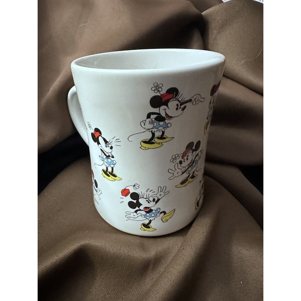 Disney Store The Many Moods Of Minnie Mouse Mug Cup - Retired Blank Interior - Picture 3 of 8